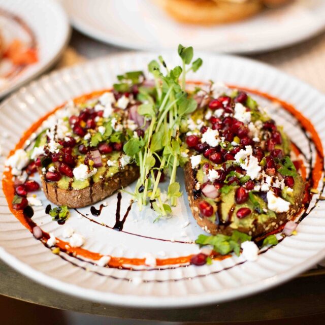 Avo on toast at Kinky Lizard